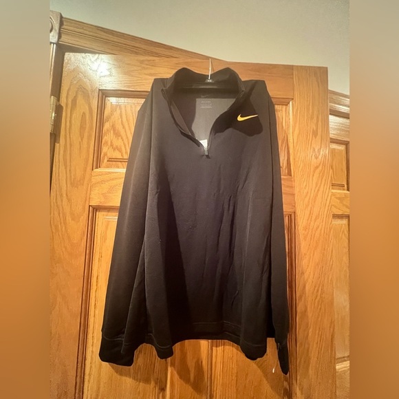 Women’s - Nike - Dri-Fit - Quarter Zip - Picture 8 of 11